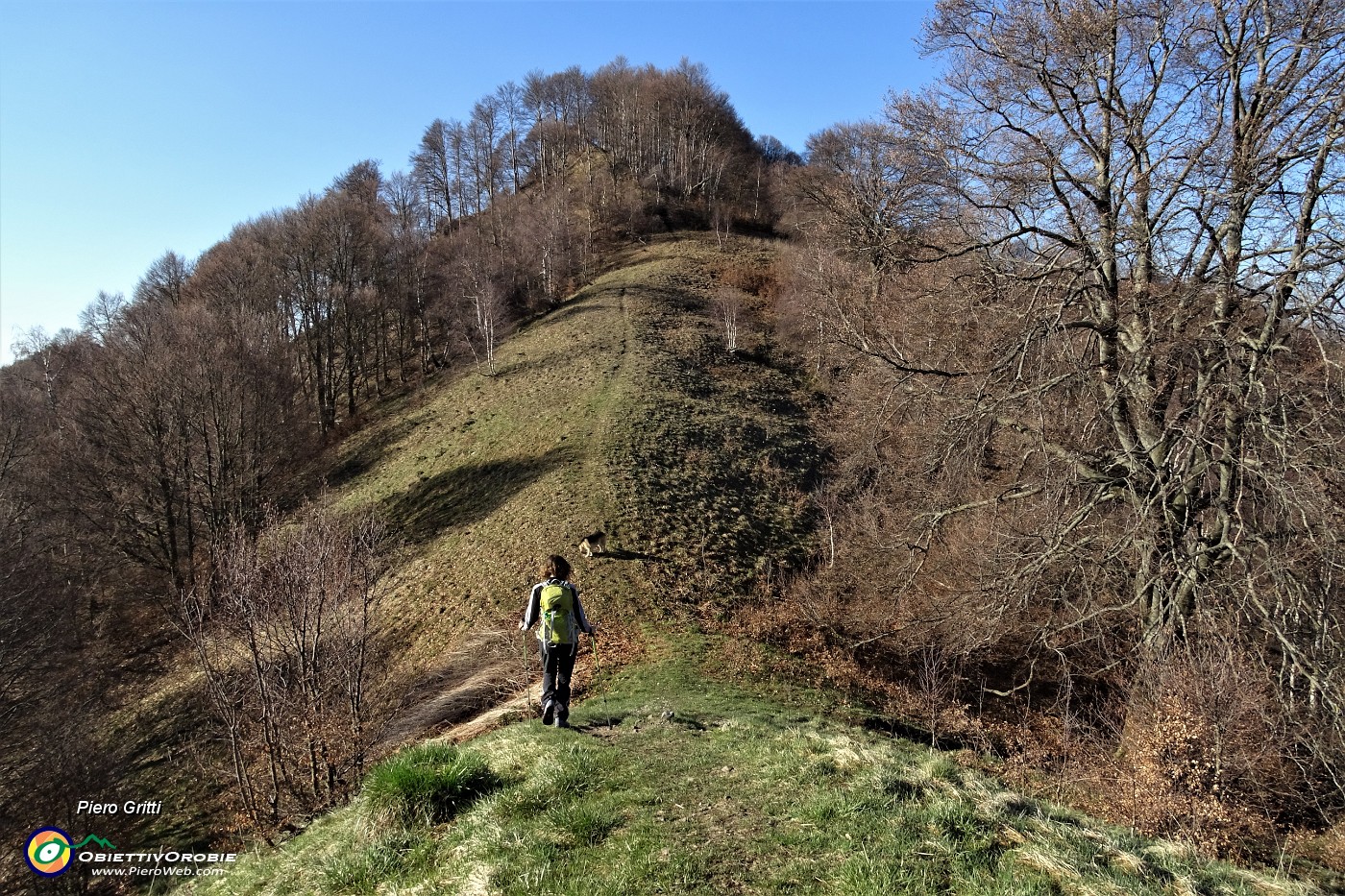 33 In andata saliamo a sx alla Cima di Muschiada (1458 m).JPG